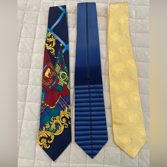 Lot Three Gianni Versace V2 90’s Silk Ties Made Italy Medusa Vintage - Picture 1 of 14